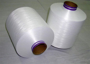 China De ruwe Witte/Geverfte 100%-Gloeidraad 150D/48F van het Polyesterdty Garen voor het Naaien leverancier