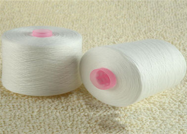 China Zuivere Witte Maagdelijke 100%-Polyester Naaiende Draad 20s/6 voor Zak/Manieren leverancier