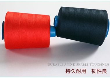 China 100% duurzame Ring Gesponnen Polyester Naaiende Draad 40s/2 met Geverfte Buizen voor Kledingstukfabriek leverancier